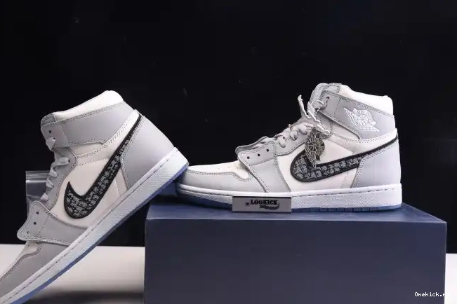 One Kick x Jordan 1 CN8607-002 shoe box) Retro High DR (DR 0602